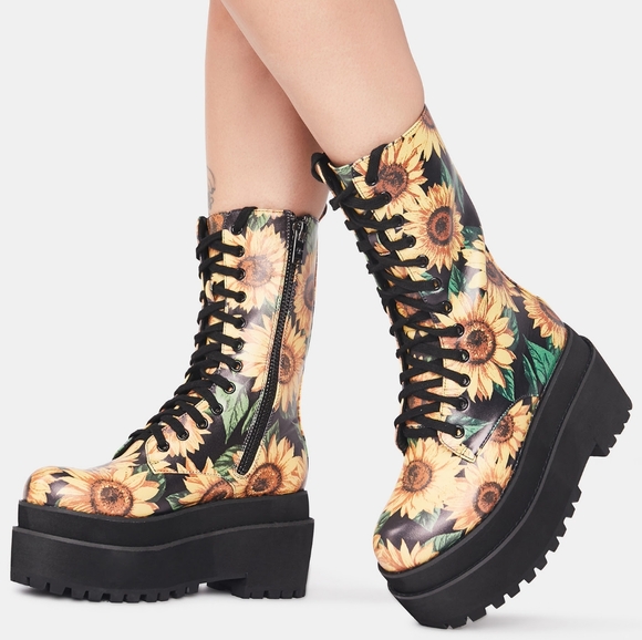 Petal to the metal CURRENT MOOD combat boots from Dollskill - Picture 9 of 12